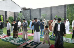 Terapkan Protokol Kesehatan, Gubernur Sulsel Salat Id di Rumah