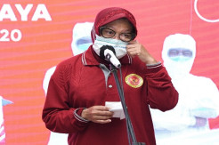 Risma Menangis Haru Saat Terima Bantuan Ribuan Alkes dari BIN