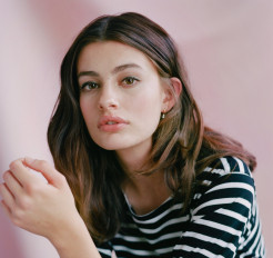 Fakta Menarik Diana Silvers, si Anak SMA Galau dalam Serial Space Force