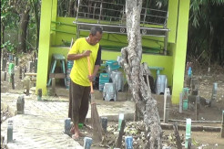 Cerita Penjaga Makam di Kendal yang Tak Mendapat Bantuan Pemerintah