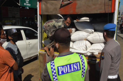 Kembali ke Jakarta, Dua Pemudik Sembunyi di Tumpukan Karung Jagung