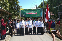 Sembuh dari Corona, Santri Tambora Disambut Shalawat dan Diarak Keliling Kampung