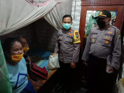 Pasutri Lansia Buta di Sampang Akhirnya Terima Bantuan Sembako