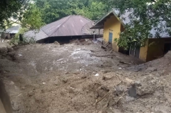 Tanah Datar Dihantam Longsor, 5 Rumah dan Fasilitas Umum Rusak
