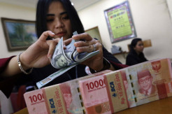 Rupiah Bergerak Melemah Jelang Pertemuan The Fed