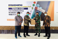 Sinar Mas Land Serahkan 1.000 Paket Personal Care ke Wisma Atlet