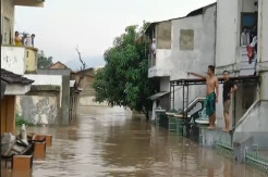 Banjir Hingga 2 Meter Rendam Ratusan Rumah Warga di Bandar Lampung