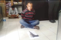 Gagah-gagahan Bawa Senpi Saat Minum Kopi, Warga Dompu Diringkus