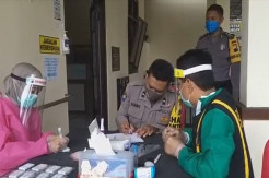 Kerap Kontak Langsung dengan Warga, 23 Polisi Jalani Rapid Test