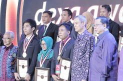 Dukung Peningkatan Inovasi, Dexa Gelar Award Science Scholarship