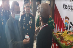 Pasutri di Karimun Dapat Kado SIM Gratis dari Polres Karimun