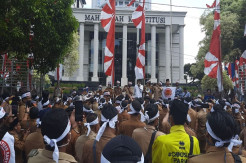 Kawal Sidang Uji Materi UU Corona, Ratusan Kepala Desa Parade Nusantara Geruduk MK