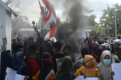 Tuntut Kesejahteraan Petani, Demo Mahasiswa di Gedung DPRD Bima Ricuh