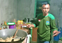 Hanya 1 Jam Saja Sertu Usman Siapkan 170 Porsi Makanan untuk Prajurit 0423/BU