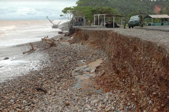 Dihantam Abrasi Jalinbar Sumatera di Bengkulu Terancam Putus
