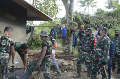 Rumah Warga Rusak Diterjang Angin, Danrem 121 Kerahkan Pasukannya