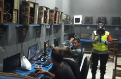 Razia Warnet di Blitar, Tak Pakai Masker Dihukum Push Up