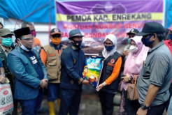 Enrekang Kirim 15 Truk Bantuan Sembako dan Pakaian ke Lutra