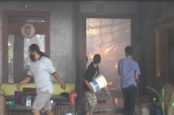 Akibat Percikan saat Mengelas, Rumah Jasa Finishing Furniture Terbakar