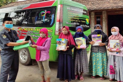 Guru MTsN 4 Rembang Urunan Belikan Ponsel Siswa Tak Mampu