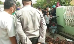 Motor Terperosok Masuk Lubang, Pemotor Tewas Terlindas Truk
