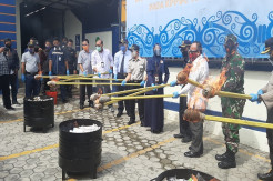 Seks Toys dan Ratusan Ribu Batang Rokok Ilegal Dimusnahkan