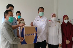FK UGJ Cirebon Dapat Bantuan Mesin Ekstraksi Otomatis Swab COVID-19