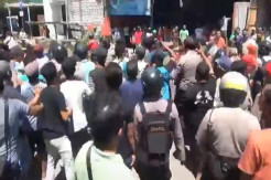Demo Warga Gresik Tolak Terminal Bongkar Muat Batubara Ricuh