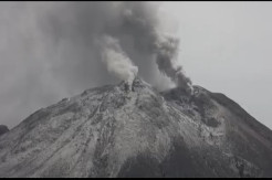 Sinabung Semburkan Awan Panas, Satu Kecamatan Diguyur Hujan Abu