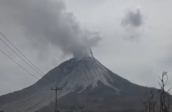 4 Kecamatan di Karo Dihujani Abu Vulkanik Sinabung, Jarak Pandang Terbatas