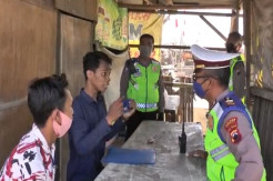 Kena Tilang Pemuda Ini Marah-marah dan Rampas Kunci Motor Polisi