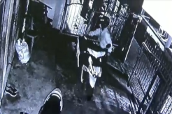 Terekam CCTV, Pelaku Curanmor Gasak Motor Matic di Palembang