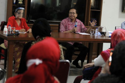 Emak-emak Taruh Harapan Besar Pada Rizal Ramli untuk Bangkitkan Ekonomi