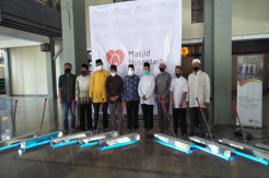 Masjid Nusantara Hibahkan 20 SALAM, Alat Pembersih Lantai dari COVID-19