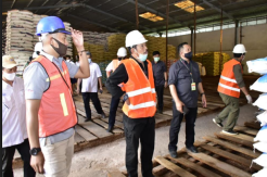 Pastikan Ketersediaan Pupuk di Sulut, Mentan Sidak Gudang Pupuk Kaltim