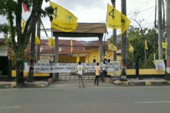 Kantor DPD Partai Golkar Kolaka Disegel Pengurus Kecamatan