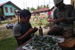 Wow! Penggali Kubur di Aceh Temukan Benda Kuno