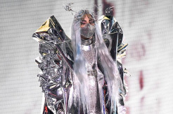 Masker Lady Gaga di...