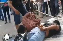 Pencuri Tas Bergulat...
