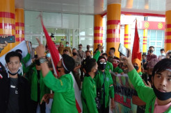Aksi Mahasiswa AKNIRA di Kantor Bupati Disusupi Anggota DPRD?