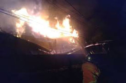 Pasar Baru Bekasi Terbakar, Pedagang Kocar-kacir
