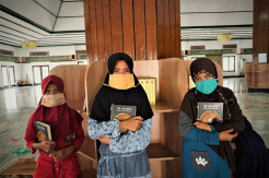 Akhirnya, 3 Siswi Luar Biasa Ini Bisa Kembali ke Sekolah