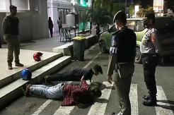 Bandel Tak Bermasker, Puluhan Warga Wajo Dihukum Push Up di Jalan