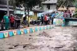 Banjir Bandang Disertai Kayu dan Lumpur Hantam Kebun dan Sawah Warga Kerinci