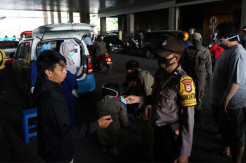 Pelonggaran Aktivitas Dinilai Memicu Kenaikan Kasus COVID-19