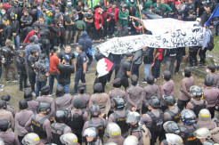 Antisipasi Demo Anarkis, 180 Polwan Jadi Garda Terdepan