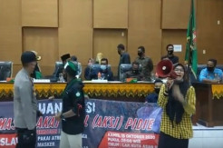 Ratusan Mahasiswa Demo DPRK Pidie Tolak Omnibus Law