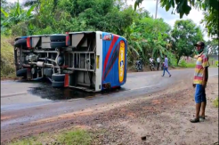 Bus Jurusan Palembang-Pagar Alam Terguling, Puluhan Penumpang Terluka