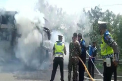 Bus Pariwisata Terbakar di Tol Palikanci