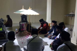 Ziarah ke Makam Ibunda...